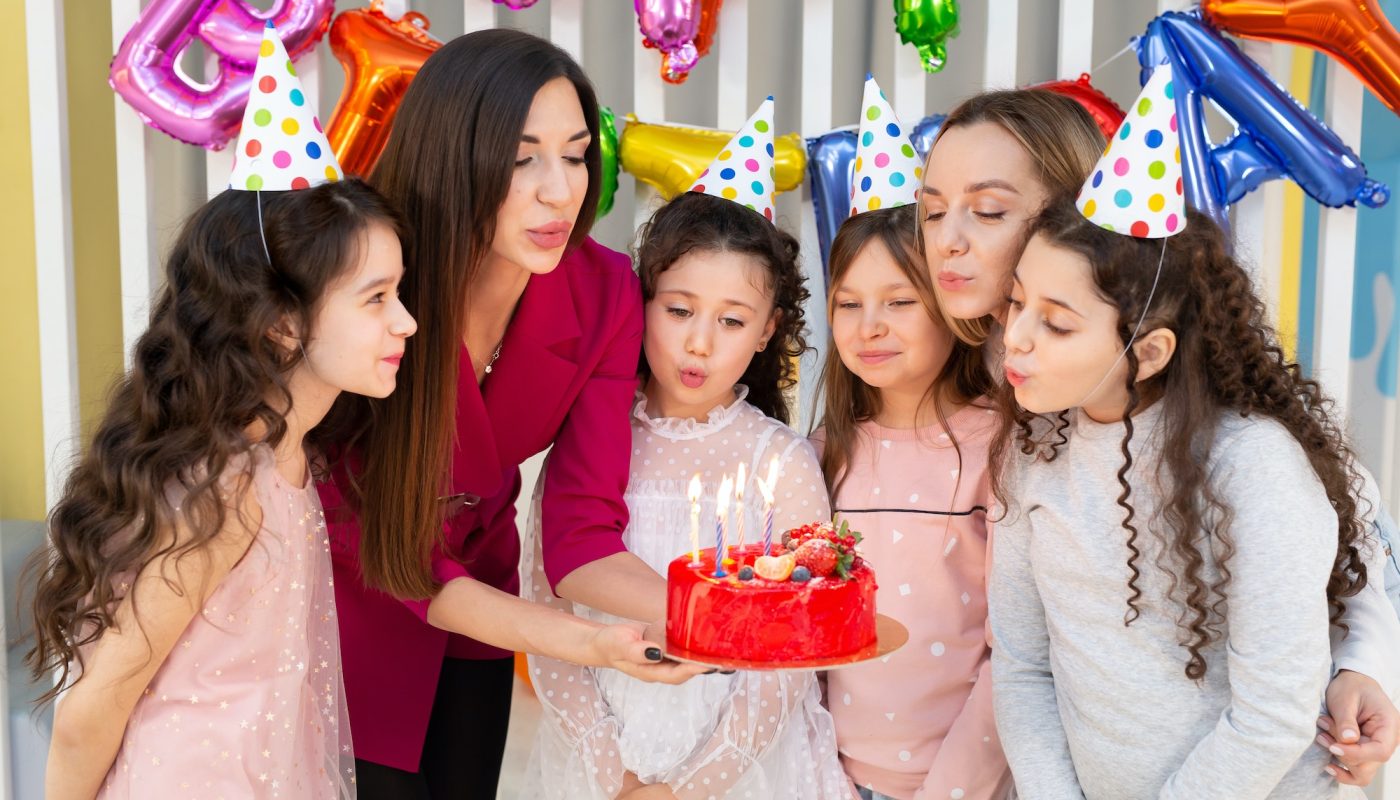 Anniversaire pour enfants et spectacle pour école, quelles différences ?
